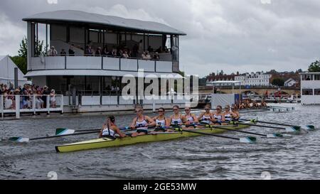 Henley-upon-Thames, Oxfordshire, Regno Unito. Henley Royal Regatta, Covid ha adattato le gare con le manche tradizionali che hanno portato alla grande finale domenicale di agosto Foto Stock