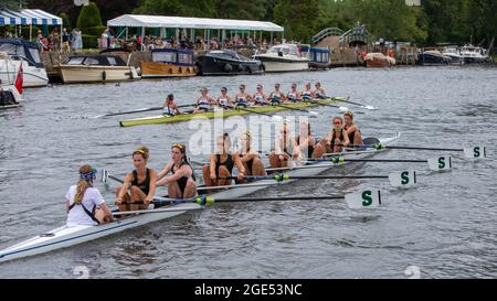 Henley-upon-Thames, Oxfordshire, Regno Unito. Henley Royal Regatta, Covid ha adattato le gare con le manche tradizionali che hanno portato alla grande finale domenicale di agosto Foto Stock