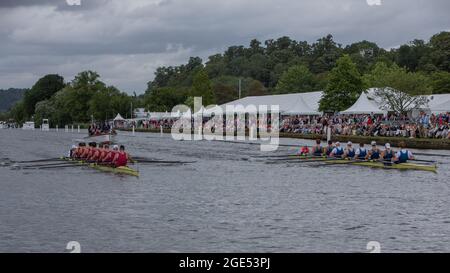 Henley-upon-Thames, Oxfordshire, Regno Unito. Henley Royal Regatta, Covid ha adattato le gare con le manche tradizionali che hanno portato alla grande finale domenicale di agosto Foto Stock