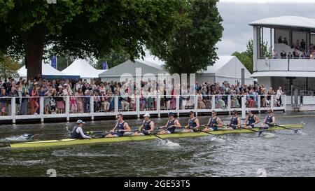 Henley-upon-Thames, Oxfordshire, Regno Unito. Henley Royal Regatta, Covid ha adattato le gare con le manche tradizionali che hanno portato alla grande finale domenicale di agosto Foto Stock