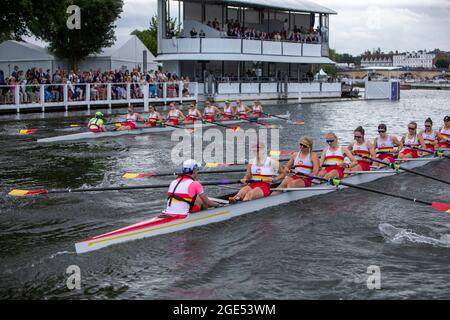 Henley-upon-Thames, Oxfordshire, Regno Unito. Henley Royal Regatta, Covid ha adattato le gare con le manche tradizionali che hanno portato alla grande finale domenicale di agosto Foto Stock