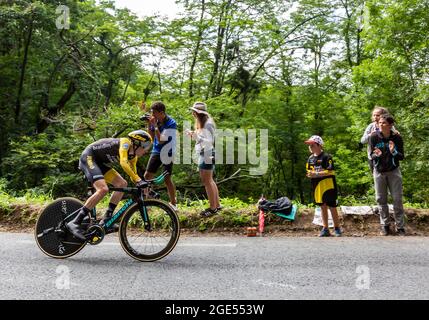 Espelette, Francia - Luglio 28,2018: Il ciclista olandese Steven Kruijswijjk del Team LottoNL-Jumbo che cavalca durante il singolo contro la ventesima tappa dell'Orologio Foto Stock