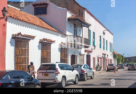 Fila di case lungo Playa de la Artilleria, Cartagena de Indias, Colombia. Foto Stock