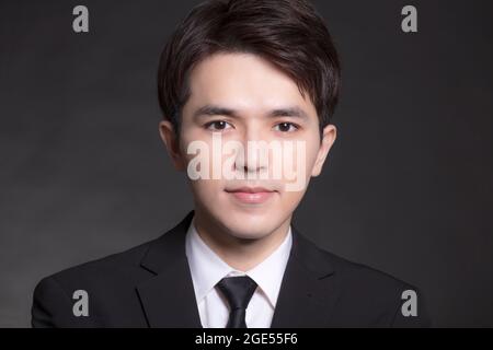 Primo piano di Young Asian bel volto uomo d'affari Foto Stock