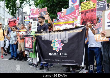 Londra, Regno Unito. Gli indù protestano al di fuori dell'alta Commissione pakistana contro la discriminazione religiosa delle minoranze. Foto Stock