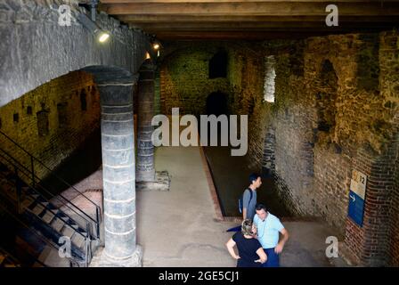 Corridoi interni e camere nel castello Gravensteen di Gand, Belgio. Foto Stock