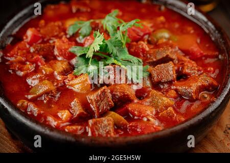 Cashushuli georgiani di vitello stufato con pomodori Foto Stock