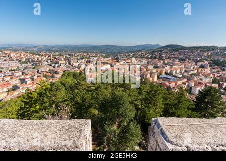 Panorama della città di Campobasso in Molise vista dal Castello Monforte Foto Stock