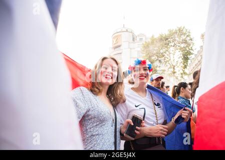 FRANCIA, PARIGI (75) TIFOSI FRANCESI NELLA FINALE DELLA COPPA DEL MONDO DI CALCIO 2018 Foto Stock