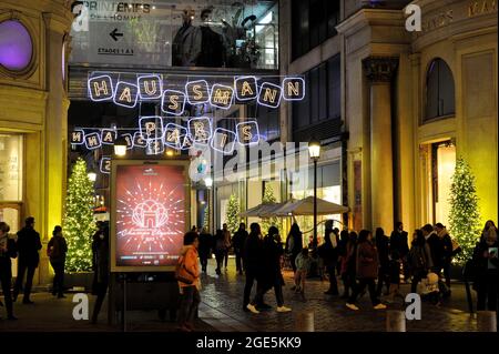 FRANCIA, PARIGI (75) 8 ° ARRONDISSEMENT, HAUSSMANN BOULEVARD AL TEMPO DI NATALE, LE PRINTEMPS CENTRO COMMERCIALE Foto Stock