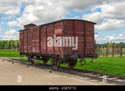 Carro merci nel campo di concentramento di Auschwitz II-Birkenau, Oswiecim, Polonia Foto Stock