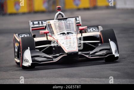 08 agosto 2021: Josef Newgarden, pilota della serie NTT IndyCar, guida il team Hitachi Penske Chevrolet verso le sei svolte durante il Gran Premio inaugurale della Big Machine Music City per le strade di Nashville, Tennessee. Austin McAfee/CSM Foto Stock