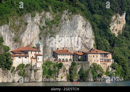 Monastero di Santa Caterina del Sasso, Reno, Lago maggiore, Lombardia, Italia Foto Stock