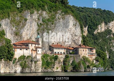 Monastero di Santa Caterina del Sasso, Reno, Lago maggiore, Lombardia, Italia Foto Stock