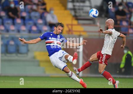 MANOLO GABBIADINI (Sampdoria), Luca Parodi (Alessandria) durante UC Sampdoria contro US Alessandria Calcio, Coppa Italia di calcio italiano a Genova, agosto 16 2021 Foto Stock
