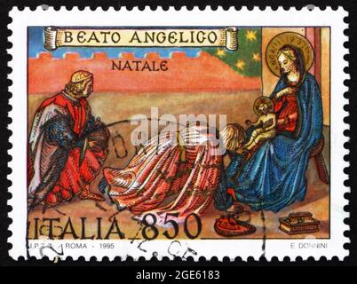 ITALIA - CIRCA 1995: Un francobollo stampato in Italia mostra l'Adorazione dei Magi, Pittura di fra Angelico, Natale, circa 1995 Foto Stock