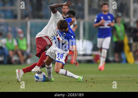 Genova, Italia. 16 agosto 2021. Abou Ba (alessandria), MIKKEL DAMSGAARD (Sampdoria) durante UC Sampdoria vs US Alessandria Calcio, Coppa Italia match a Genova, agosto 16 2021 Credit: Independent Photo Agency/Alamy Live News Foto Stock