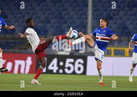 Genova, Italia. 16 agosto 2021. Abou Ba (alessandria), ALBIN EKDAL (Sampdoria) durante UC Sampdoria vs US Alessandria Calcio, Coppa Italia match a Genova, Italia, Agosto 16 2021 Credit: Independent Photo Agency/Alamy Live News Foto Stock