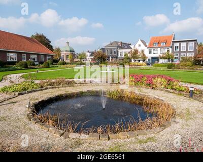 Parco dell'ex almshouse Welgelegen nel villaggio di Akkrum, Friesland, Paesi Bassi Foto Stock