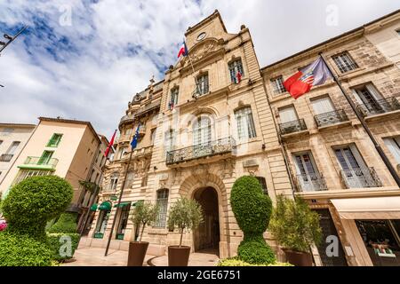 Béziers, Francia. 4 agosto 2021. Vista dal basso angolo del municipio di Beziers in Francia. Foto Stock