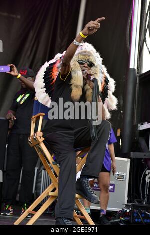 Bronx, NY, Stati Uniti. 16 agosto 2021. Pow Wow si esibisce al concerto 'IT's Time for Hip Hop in NYC' presso Orchard Beach il 16 agosto 2021 nel Bronx, New York. Credit: Koi Sojer/Snap'n U Photos/Media Punch/Alamy Live News Foto Stock