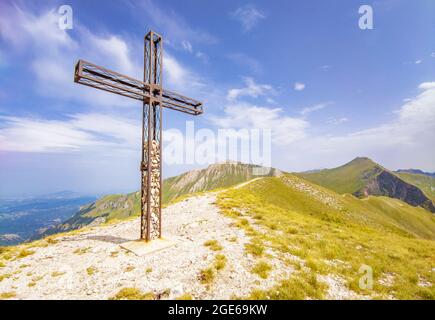 Monte Priora in Montefortino (Italia) - la cima paesaggistica del Monte Priora, nelle Marche, provincia di fermo. Una delle vette più alte dell'Appennino Foto Stock