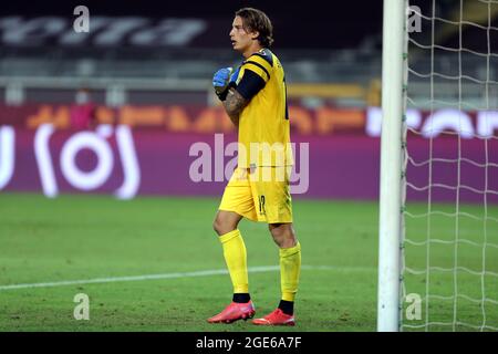 Torino, Italia. 15 agosto 2021. Marco Carnesecchi di noi Cremonese guarda durante la partita di Coppa Italia tra noi e il Torino FC allo Stadio Olimpico Grande Torino Foto Stock