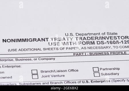 Tashkent, Uzbekistan - 13 agosto 2021: Primo piano di operatori e investitori del trattato di non immigrazione e di imprenditori stranieri immigrati che hanno sede nell'occupazione Foto Stock