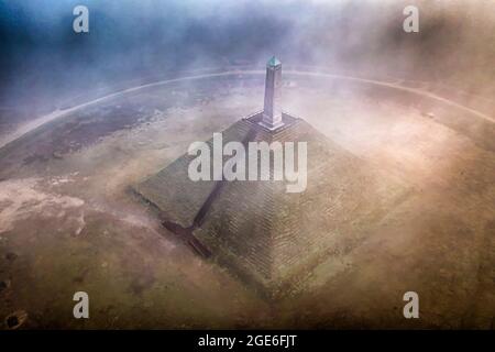 I Paesi Bassi, Woudenberg, Piramide chiamata Austerlitz, fatto da Napoleone francese militare all'inizio del 19 ° secolo. Antenna. Foto Stock