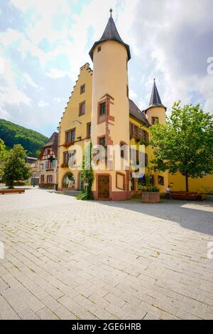 La Pharmacie de la Tour, un edificio rinascimentale del XVI secolo, in Place Keuffer a Sainte-Marie-aux-Mines, nel Parco Naturale Regionale dei Ballons des Vosges Foto Stock