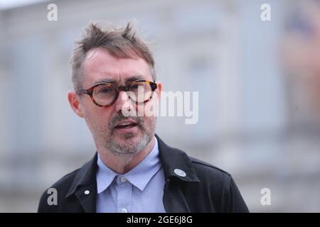 Il portavoce del Sinn Fein Housing, Eoin o Broin, presso la Leinster House di Dublino, ha invitato il direttore generale del Consiglio della città di Dublino a ritirare le sue osservazioni, suggerendo che le tende senza tetto debbano essere rimosse dalla capitale. In un'intervista di domenica, Owen Keegan, CEO del comune di Dublino, ha dichiarato: "Noi donÕt pensiamo che le persone debbano poter dormire nelle tende quando ci sono un'abbondanza di ostelli sorvegliati". Data immagine: Martedì 17 agosto 2021. Foto Stock