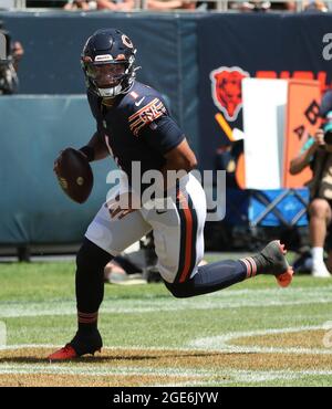 STATI UNITI. 14 agosto 2021. I campi Justin (1) di Chicago Bears si squarterback nel secondo trimestre contro i Delfini di Miami a Soldier Field sabato 14 agosto 2021 a Chicago. (Foto di John J. Kim/Chicago Tribune/TNS/Sipa USA) Credit: Sipa USA/Alamy Live News Foto Stock