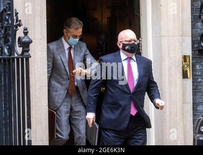 Londra, Regno Unito. 17 agosto 2021. Philip Reeker a Downing Street. E' Ambasciatore che agisce presso l'Ambasciata americana. Philip Thomas Reeker è un diplomatico americano e un funzionario di servizio straniero di carriera con il Dipartimento di Stato che attualmente funge da Assistente Segretario di Stato nel Bureau of European and Eurasian Affairs, dove supervisiona un portafoglio di 50 paesi Credit: Mark Thomas/Alamy Live News Foto Stock