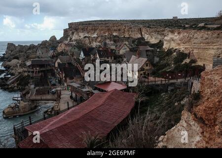 Popeye Village (Villaggio di Swethaven) a Malta dall'alto. Foto Stock