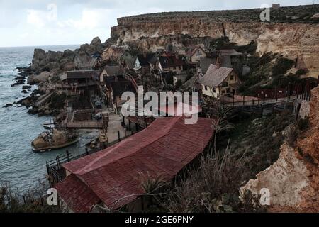 Popeye Village (Villaggio di Swethaven) a Malta dall'alto. Foto Stock