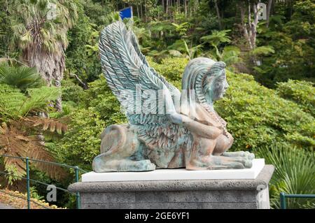 Statua della Dea alata, Giardino Cinese, Giardino tropicale, Monte Palace, Funchal, Madera, Portogallo, Europa Foto Stock