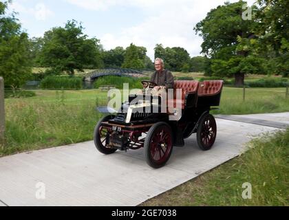A Black, 1902, De Dion-Bouton K-Type, in mostra al London Classic Car Show 2021 Foto Stock