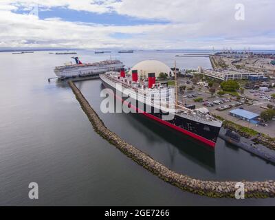 Vista aerea Queen Mary nel porto di Long Beach, Los Angeles County, California CA, USA. Foto Stock