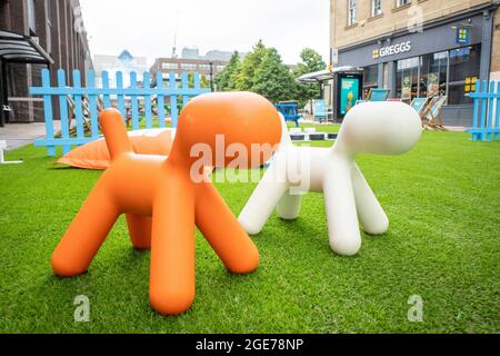 Newcastle Inghilterra: 14 agosto 2021: 'NE1 Summer in the City' Newcastle centro città Blackett Street all'aperto giochi e aree riunioni Foto Stock