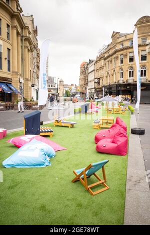 Newcastle Inghilterra: 14 agosto 2021: 'NE1 Summer in the City' Newcastle centro città Blackett Street all'aperto giochi e aree riunioni Foto Stock