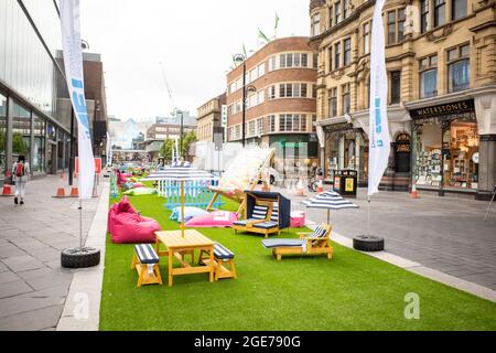 Newcastle Inghilterra: 14 agosto 2021: 'NE1 Summer in the City' Newcastle centro città Blackett Street all'aperto giochi e aree riunioni Foto Stock