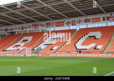 Blackpool, Regno Unito. 17 agosto 2021. Una visione generale di Bloomfield Road a Blackpool, Regno Unito l'8/17/2021. (Foto di Mark Cosgrove/News Images/Sipa USA) Credit: Sipa USA/Alamy Live News Foto Stock