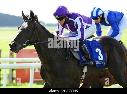 File photo datato 26-09-2020 dell'alta definizione guidata dal jockey Seamus Heffernan (a sinistra) vince l'Alan Smurfit Memorial Beresford Stakes (Gruppo 2) da Monaasib (a sinistra) durante il primo giorno del Festival d'autunno all'Ippodromo di Curragh. Data di emissione: Martedì 17 agosto 2021. Foto Stock