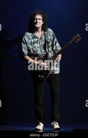 Milano Italia 2009-12-04 , Brian May durante il musical "We Will Rock You" al Teatro della Luna di Assago Foto Stock