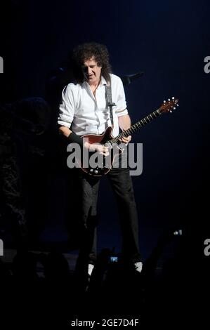 Milano Italia 2009-12-04 , Brian May durante il musical "We Will Rock You" al Teatro della Luna di Assago Foto Stock