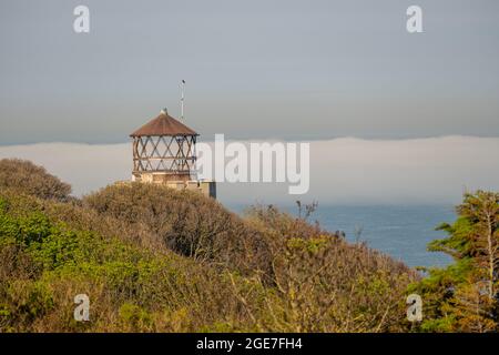 Il faro inferiore della Foreland meridionale è stato utilizzato come indicatore per una strada sicura a sud al largo delle sabbie di Goodwin nella baia di St Margaret, Kent Foto Stock