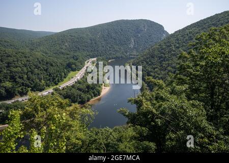 Il Delaware Water Gap visto dal Monte Minsi Foto Stock