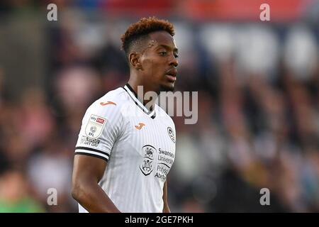 Swansea, Regno Unito. 17 agosto 2021. Jamal Lowe n° 10 di Swansea City durante la partita a Swansea, Regno Unito, il 17/2021. (Foto di Mike Jones/News Images/Sipa USA) Credit: Sipa USA/Alamy Live News Foto Stock