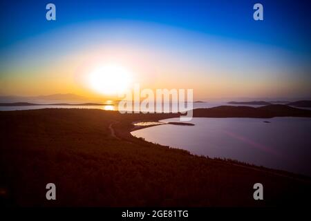 Tramonto sulla collina di Seytan Sofrasi nell'isola di Cunda, Ayvalik, Turchia Foto Stock