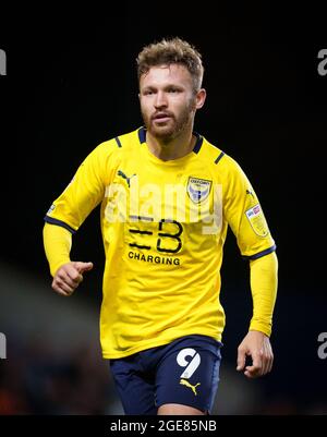 Oxford, Regno Unito. 17 agosto 2021. Matty Taylor di Oxford United durante la partita Sky Bet League 1 tra Oxford United e Crewe Alexandra al Kassam Stadium di Oxford, Inghilterra, il 17 agosto 2021. Foto di Andy Rowland. Credit: Prime Media Images/Alamy Live News Foto Stock